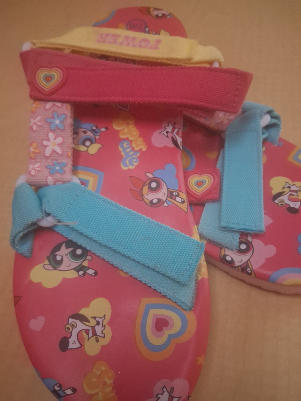One-Piece Sandals with Pink Powerpuff Print and Blue Straps